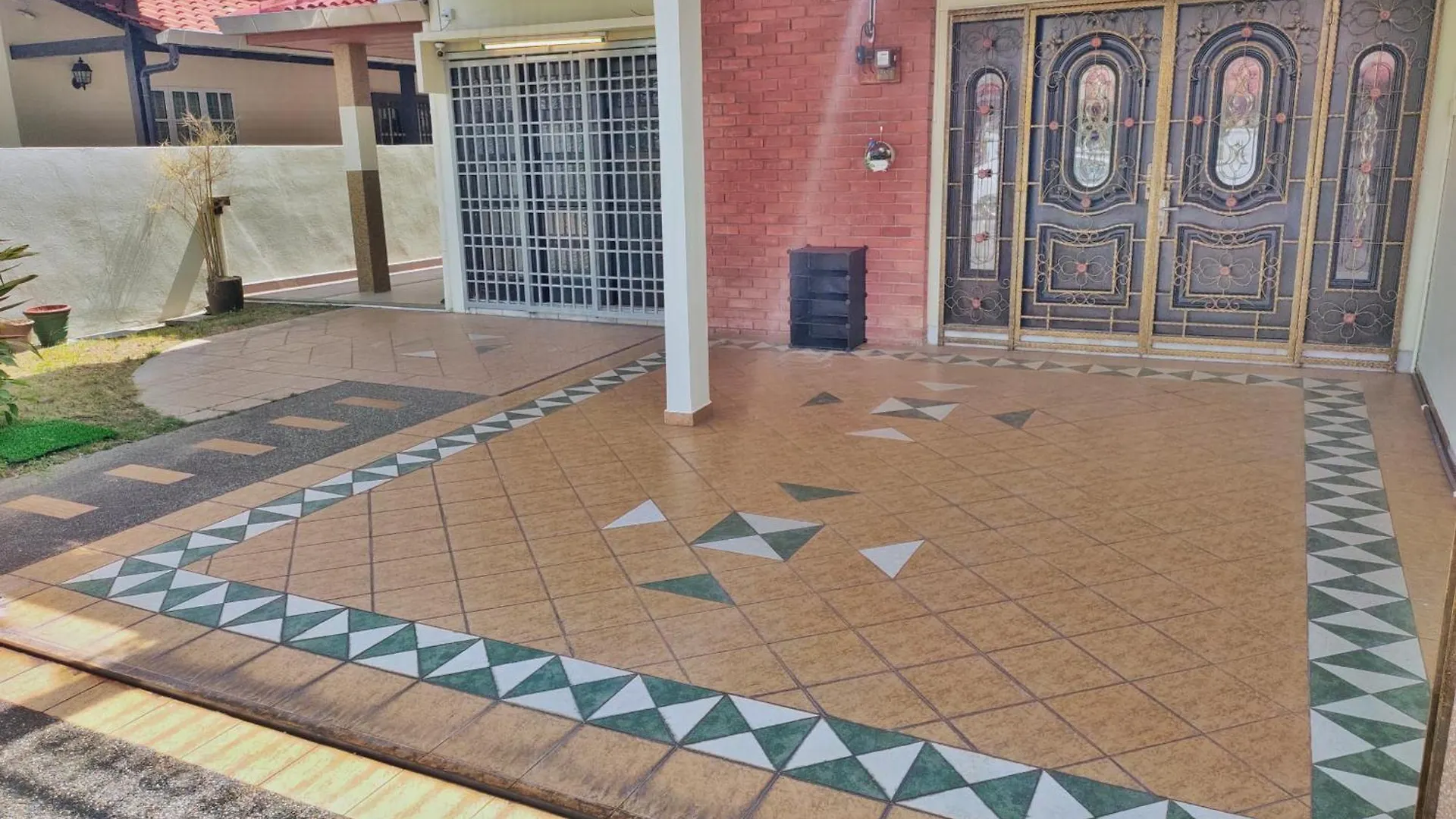 Semi-Detached, Up To 24 Pax, 3200Sqft, 4 Bedrooms, 3 Bathrooms, 4 Car Parks By Star Home Gelugor Malaysia