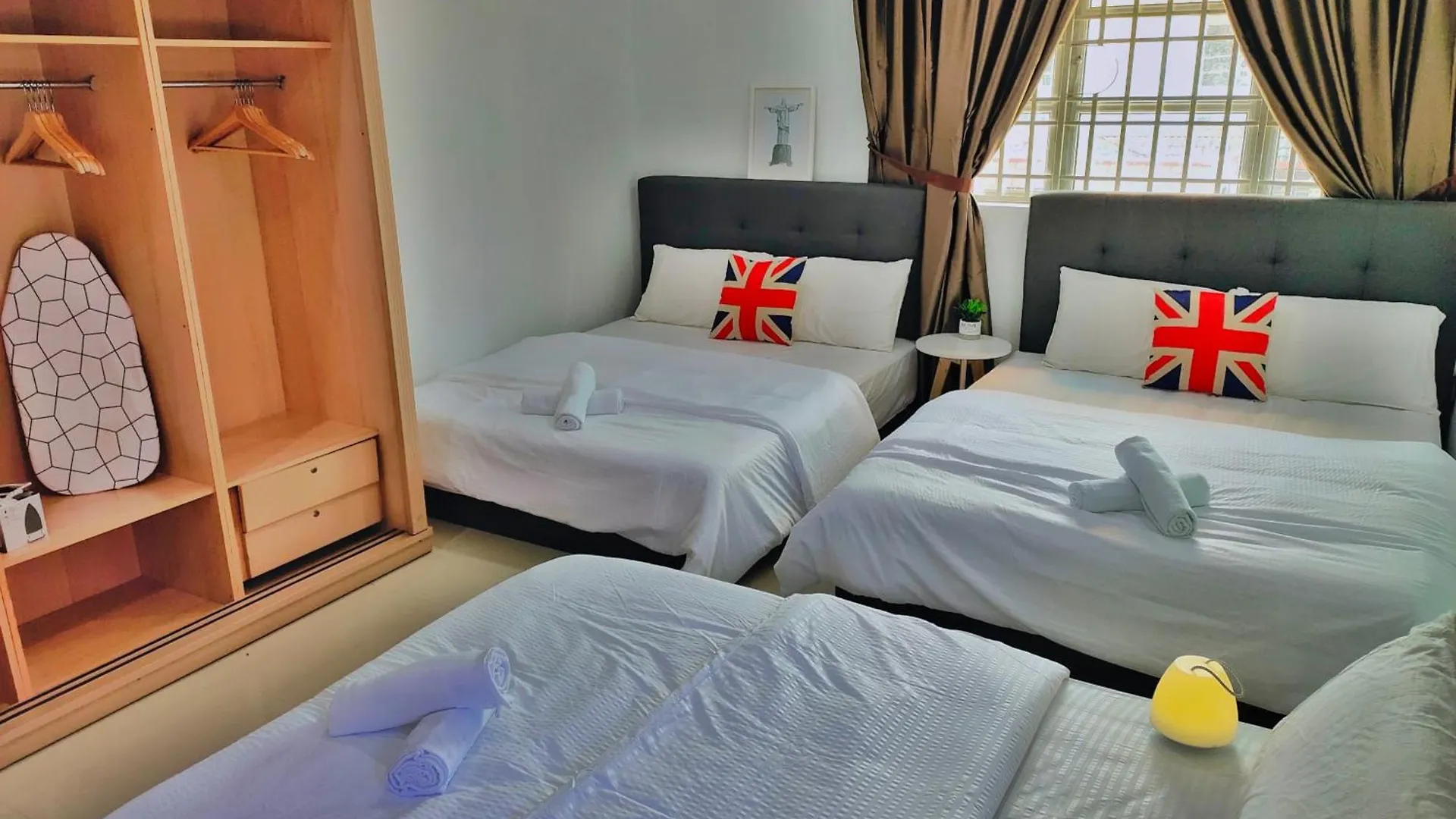 Semesterbostad Semi-Detached, Up To 24 Pax, 3200Sqft, 4 Bedrooms, 3 Bathrooms, 4 Car Parks By Star Home Gelugor