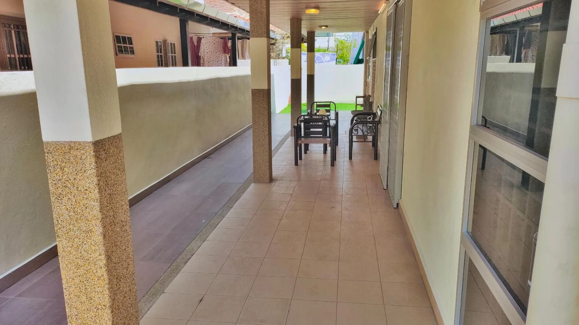 Semesterbostad Semi-Detached, Up To 24 Pax, 3200Sqft, 4 Bedrooms, 3 Bathrooms, 4 Car Parks By Star Home Gelugor Malaysia