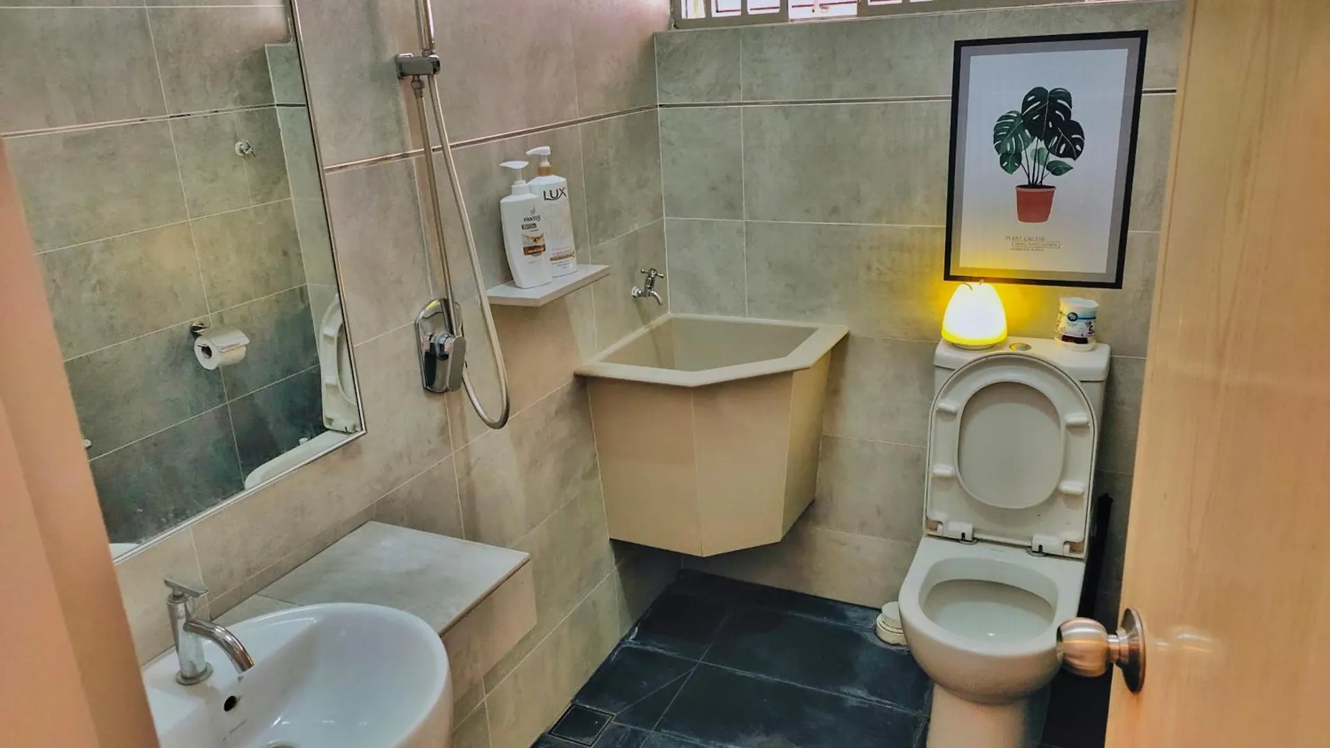 Semesterbostad Semi-Detached, Up To 24 Pax, 3200Sqft, 4 Bedrooms, 3 Bathrooms, 4 Car Parks By Star Home Gelugor