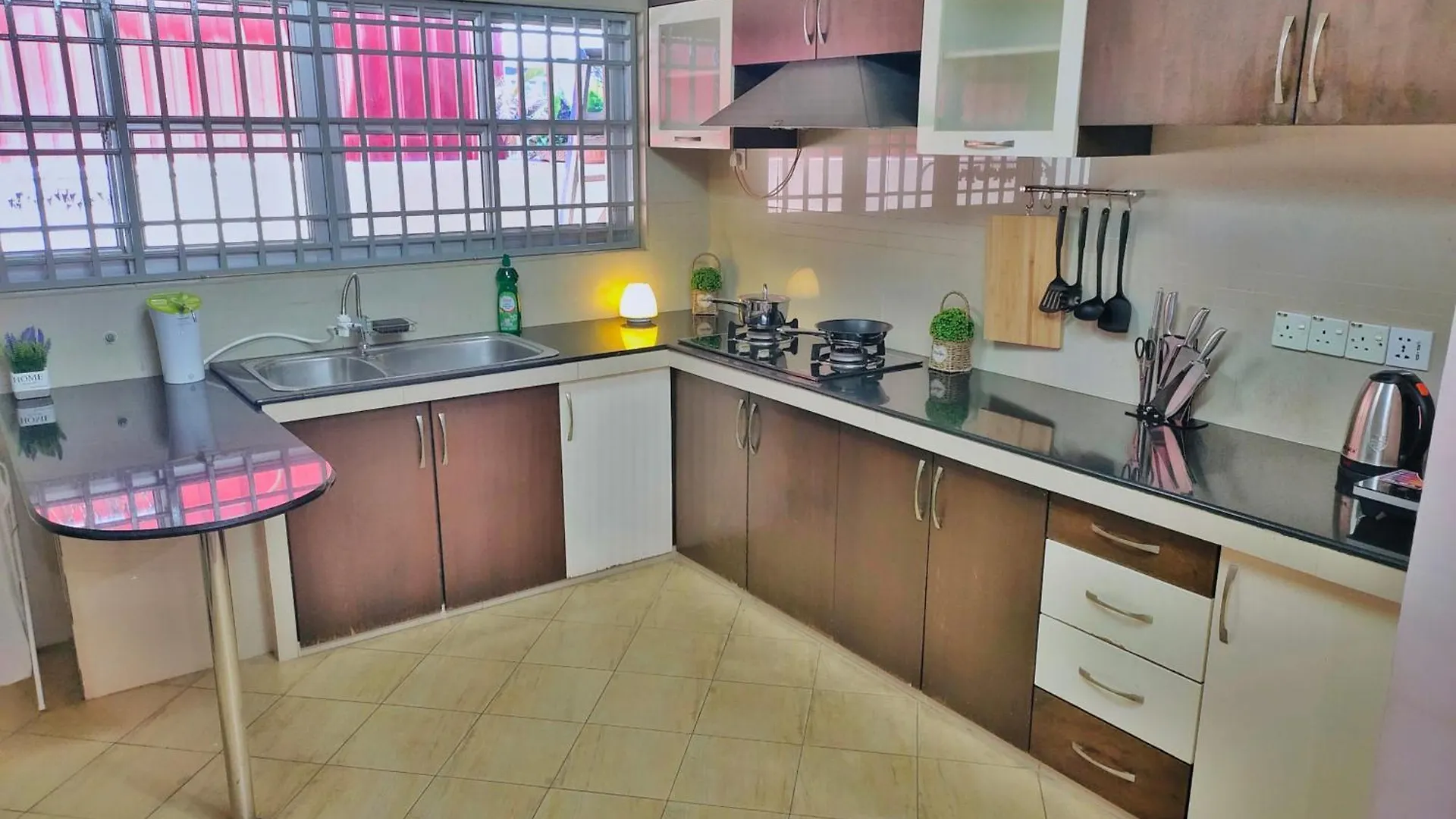 Semesterbostad Semi-Detached, Up To 24 Pax, 3200Sqft, 4 Bedrooms, 3 Bathrooms, 4 Car Parks By Star Home Gelugor