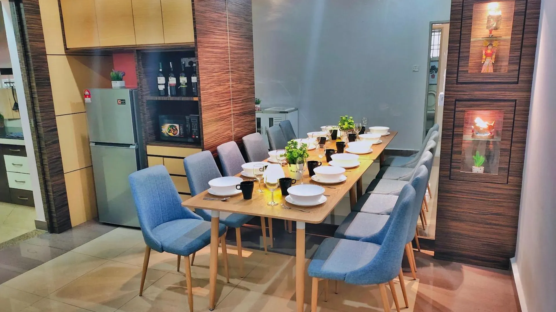 Semi-Detached, Up To 24 Pax, 3200Sqft, 4 Bedrooms, 3 Bathrooms, 4 Car Parks By Star Home Gelugor