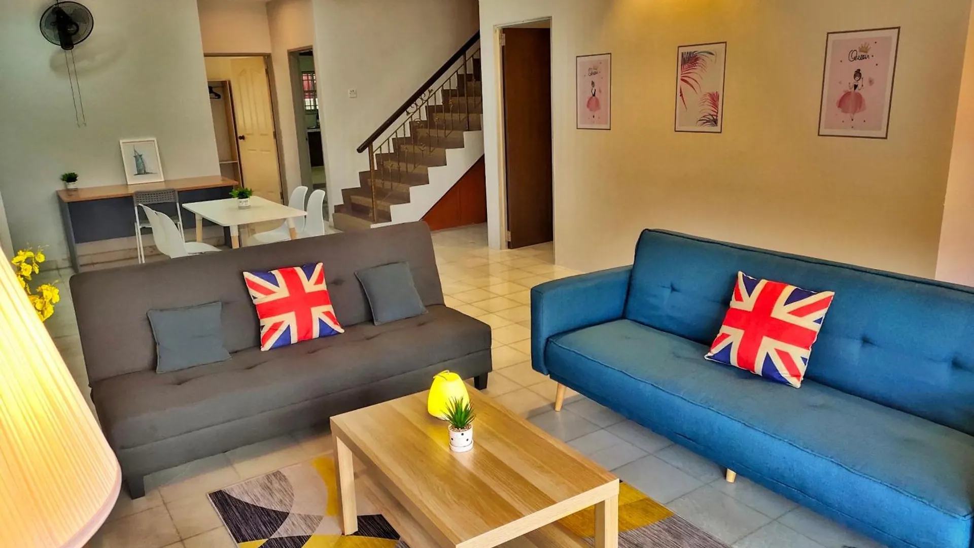 Semesterbostad Semi-Detached, Up To 24 Pax, 3200Sqft, 4 Bedrooms, 3 Bathrooms, 4 Car Parks By Star Home Gelugor Malaysia