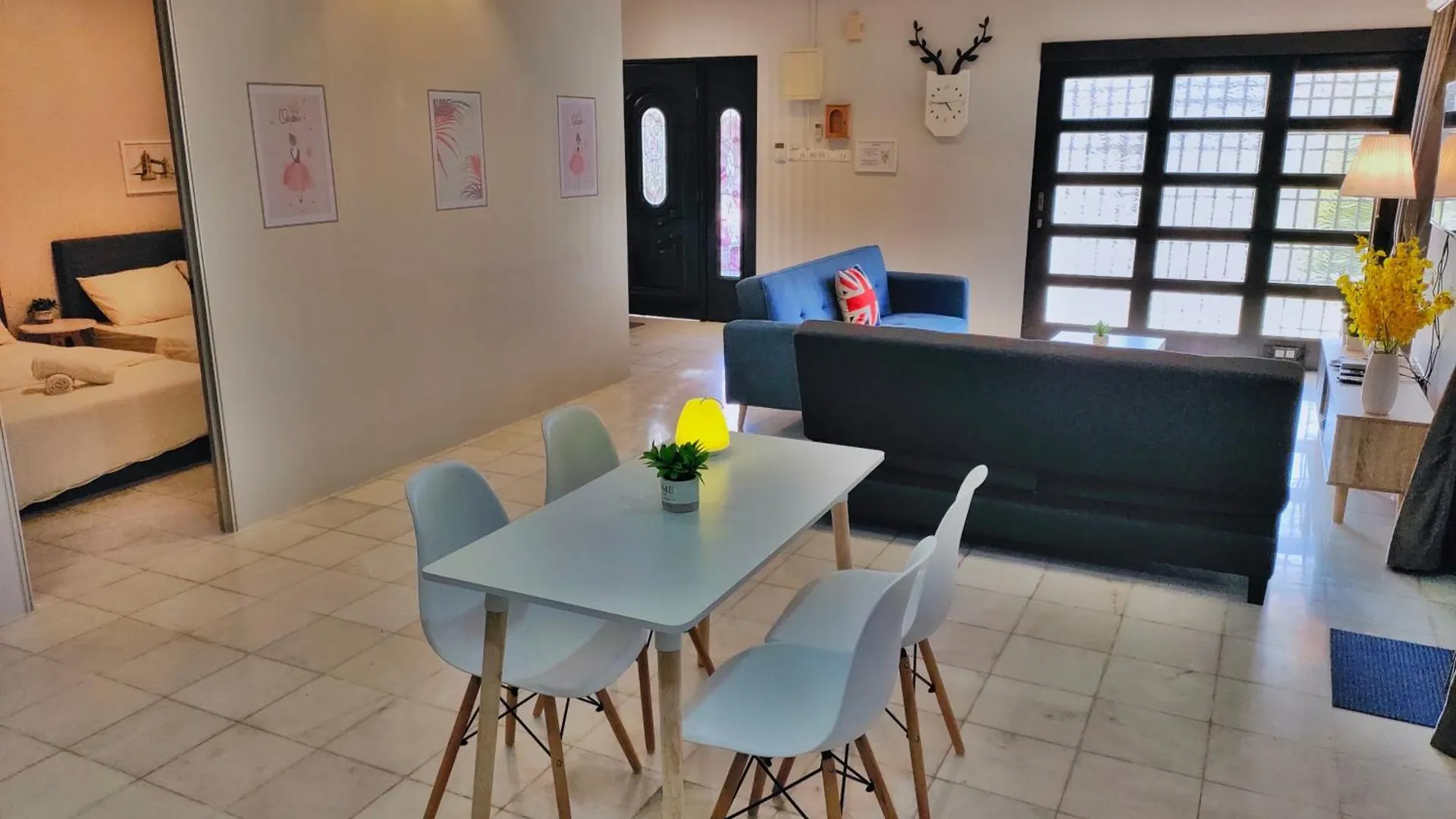 Semi-Detached, Up To 24 Pax, 3200Sqft, 4 Bedrooms, 3 Bathrooms, 4 Car Parks By Star Home Gelugor Semesterbostad