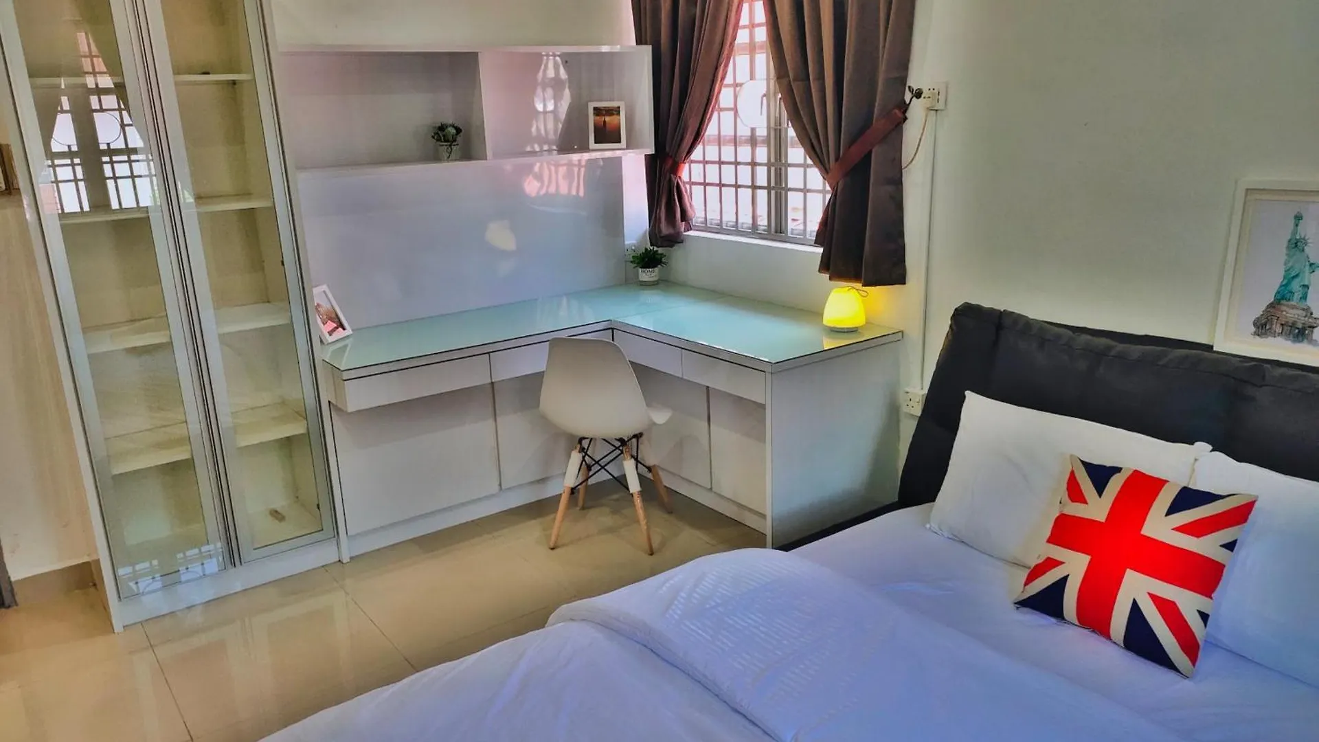 Semesterbostad Semi-Detached, Up To 24 Pax, 3200Sqft, 4 Bedrooms, 3 Bathrooms, 4 Car Parks By Star Home Gelugor