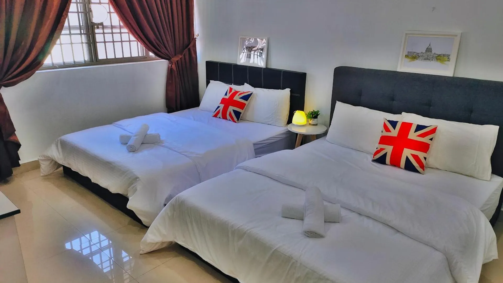 Semi-Detached, Up To 24 Pax, 3200Sqft, 4 Bedrooms, 3 Bathrooms, 4 Car Parks By Star Home Gelugor 0*,