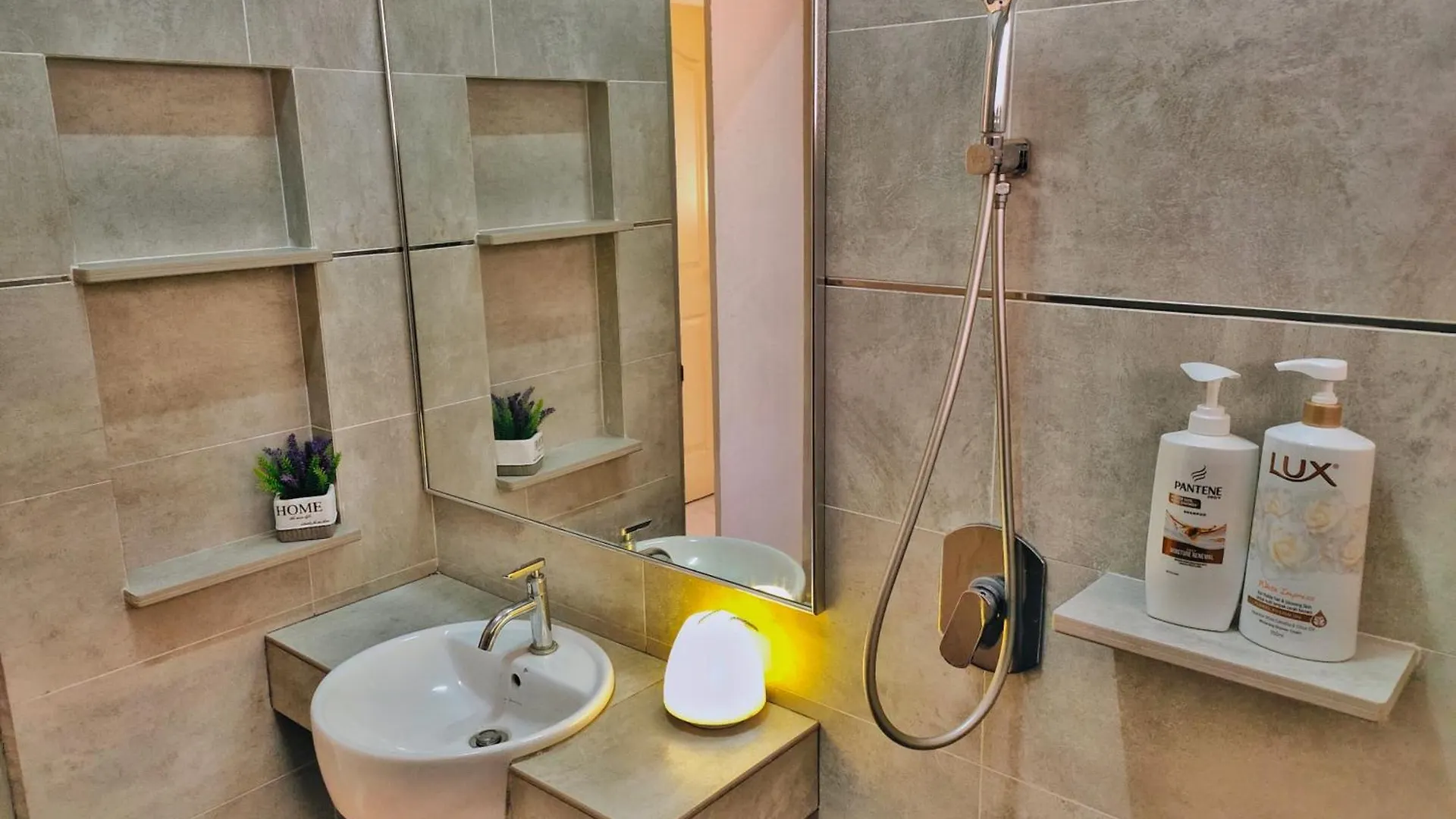 Semi-Detached, Up To 24 Pax, 3200Sqft, 4 Bedrooms, 3 Bathrooms, 4 Car Parks By Star Home Gelugor